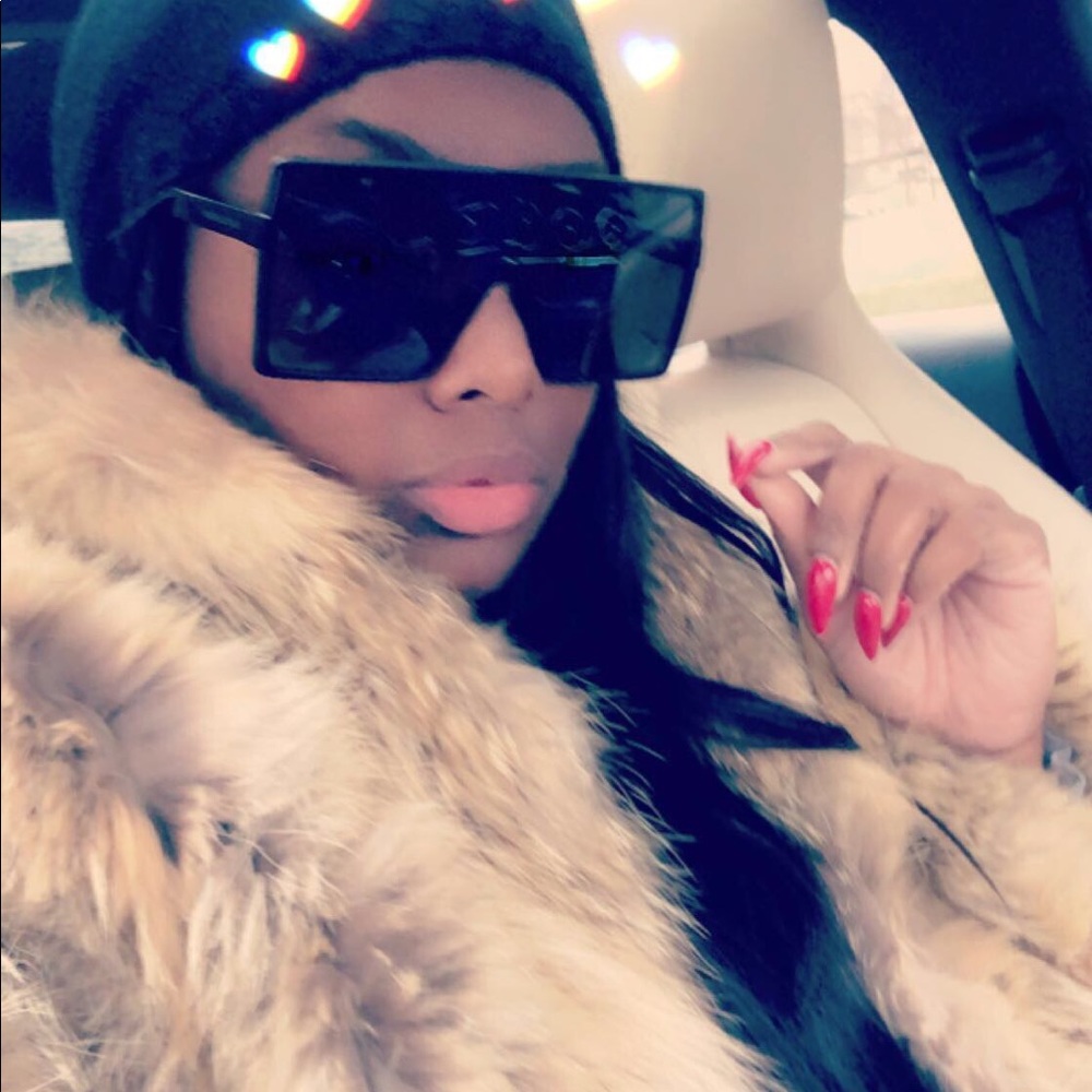 Meet your Posher, Sade